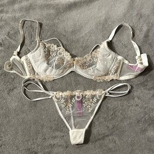 L’AGENT ivory lace lingerie set NWOT